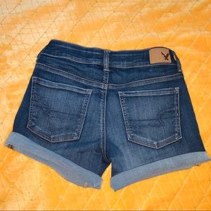 AMERICAN EAGLE mid rise shorts.